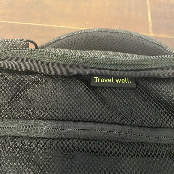 Incase EO travel backpack in black/grey - Picture 4 of 4